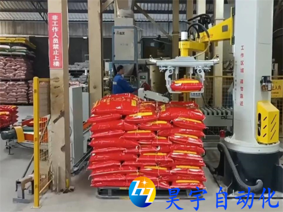 立柱機器人碼垛機代替人工節省企業(yè)成本